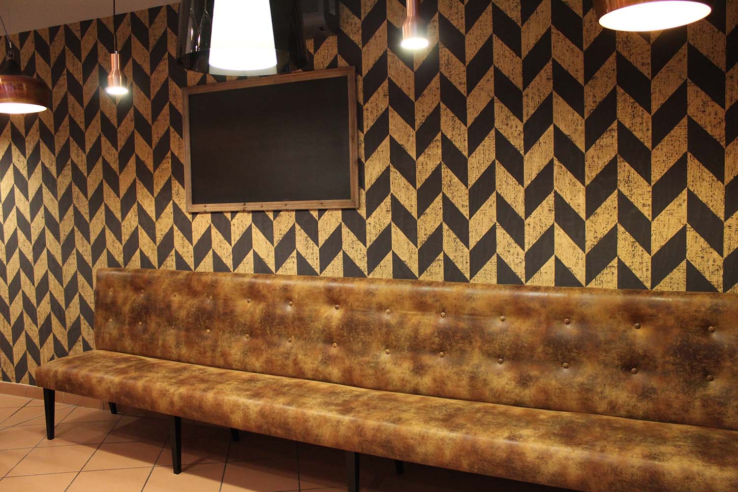 Réalisation d'une banquette sur mesure pour un restaurant à Sélestat